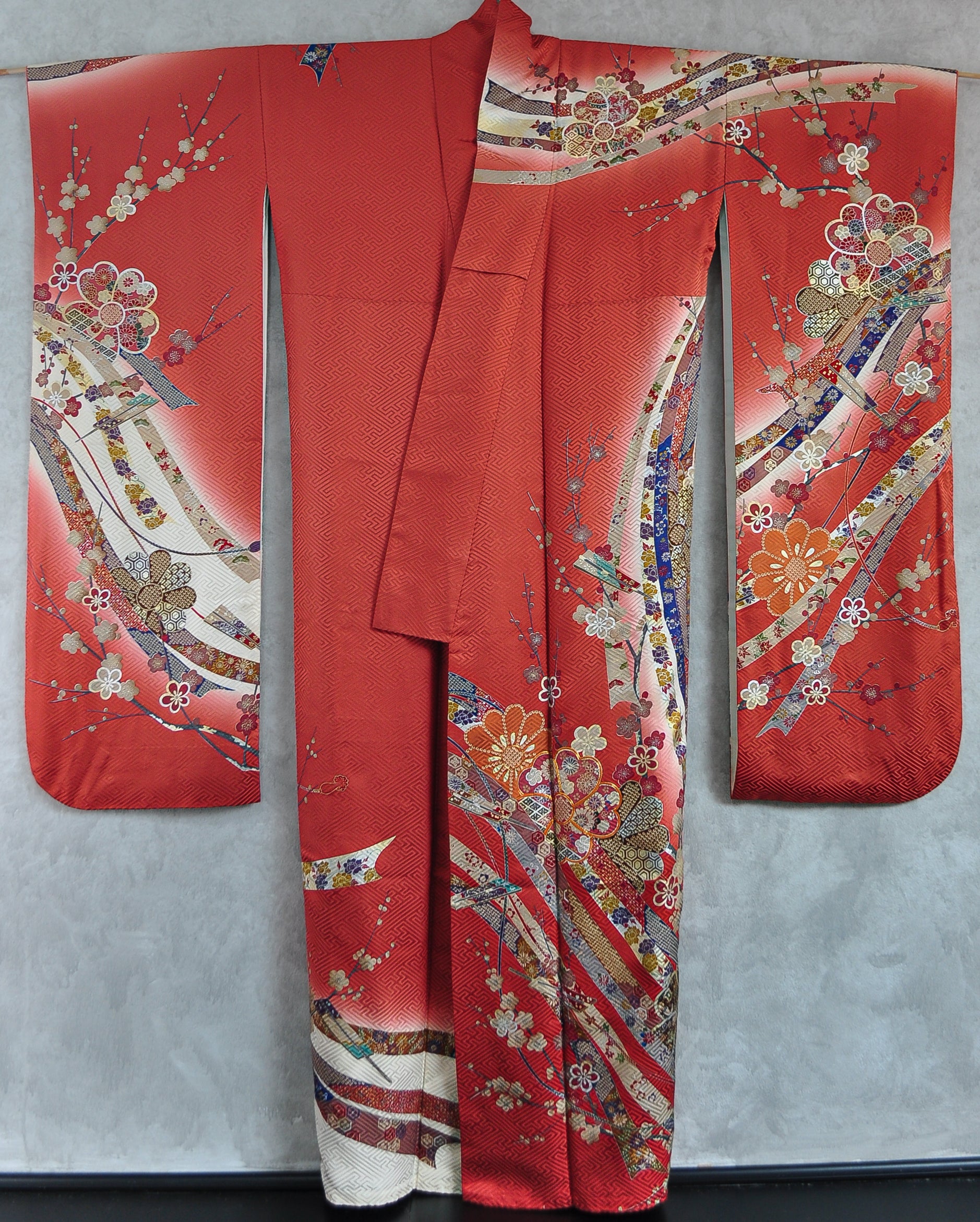 Clouds of Dawn Sayagata Pattern Textured Silk Furisode Vintage Kimono Robe
