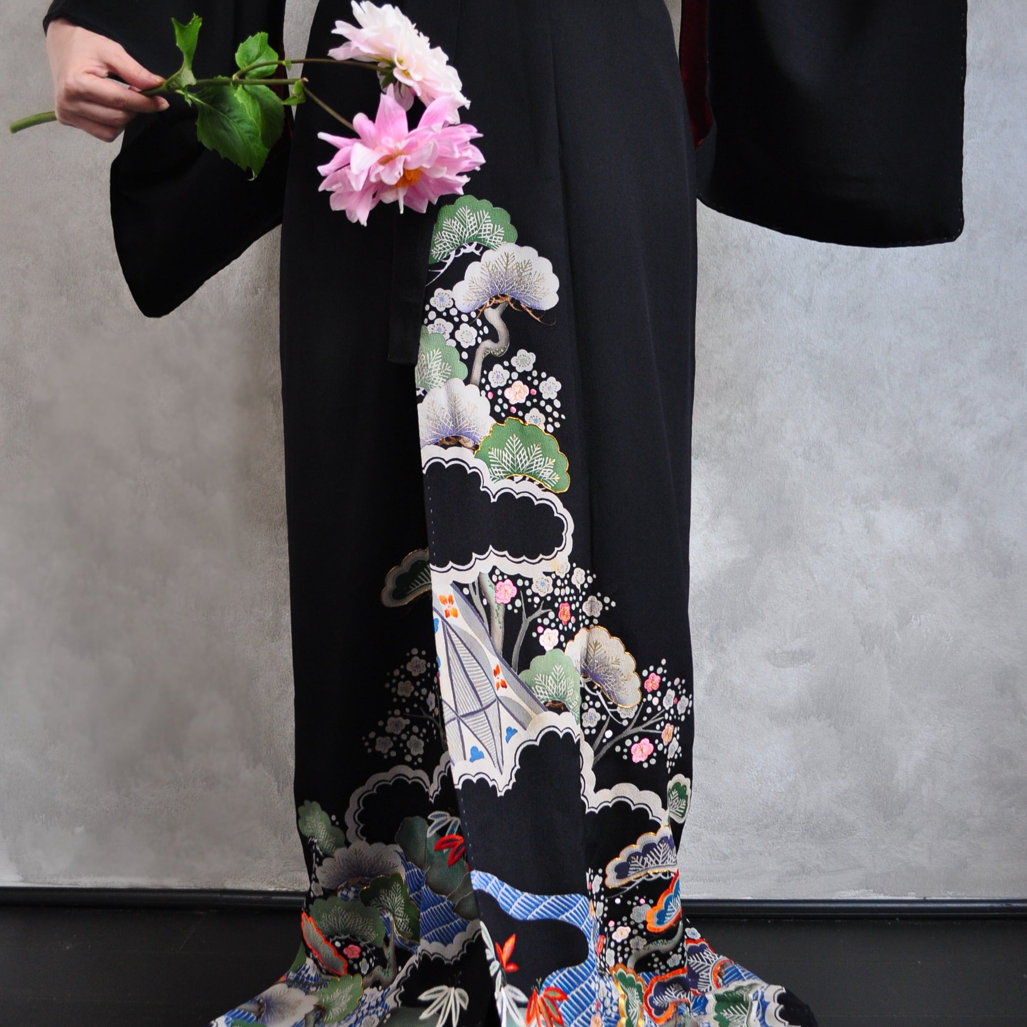 Three Friends of Winter 50s Semi Antique Kimono Robe