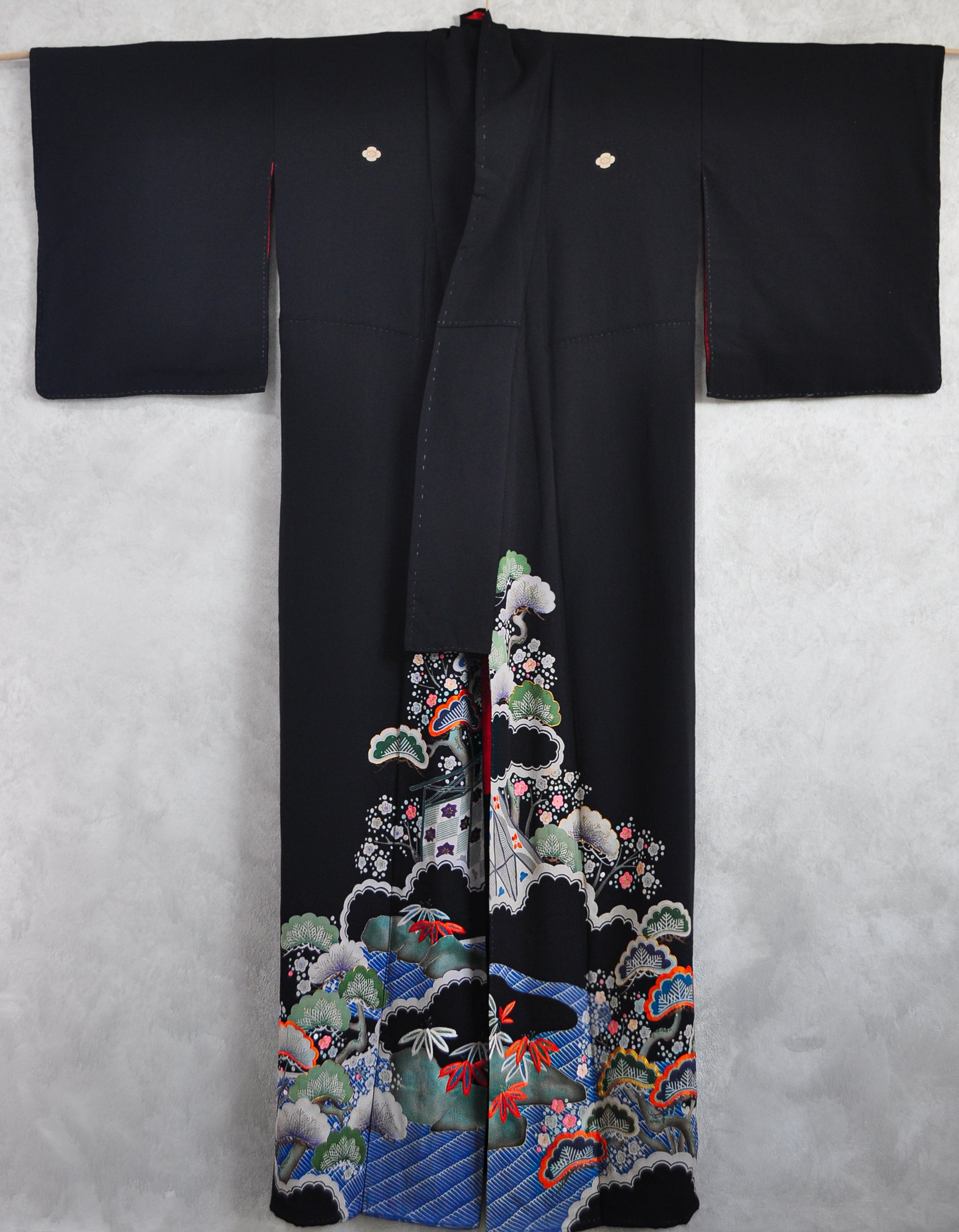 Three Friends of Winter 50s Semi Antique Kimono Robe