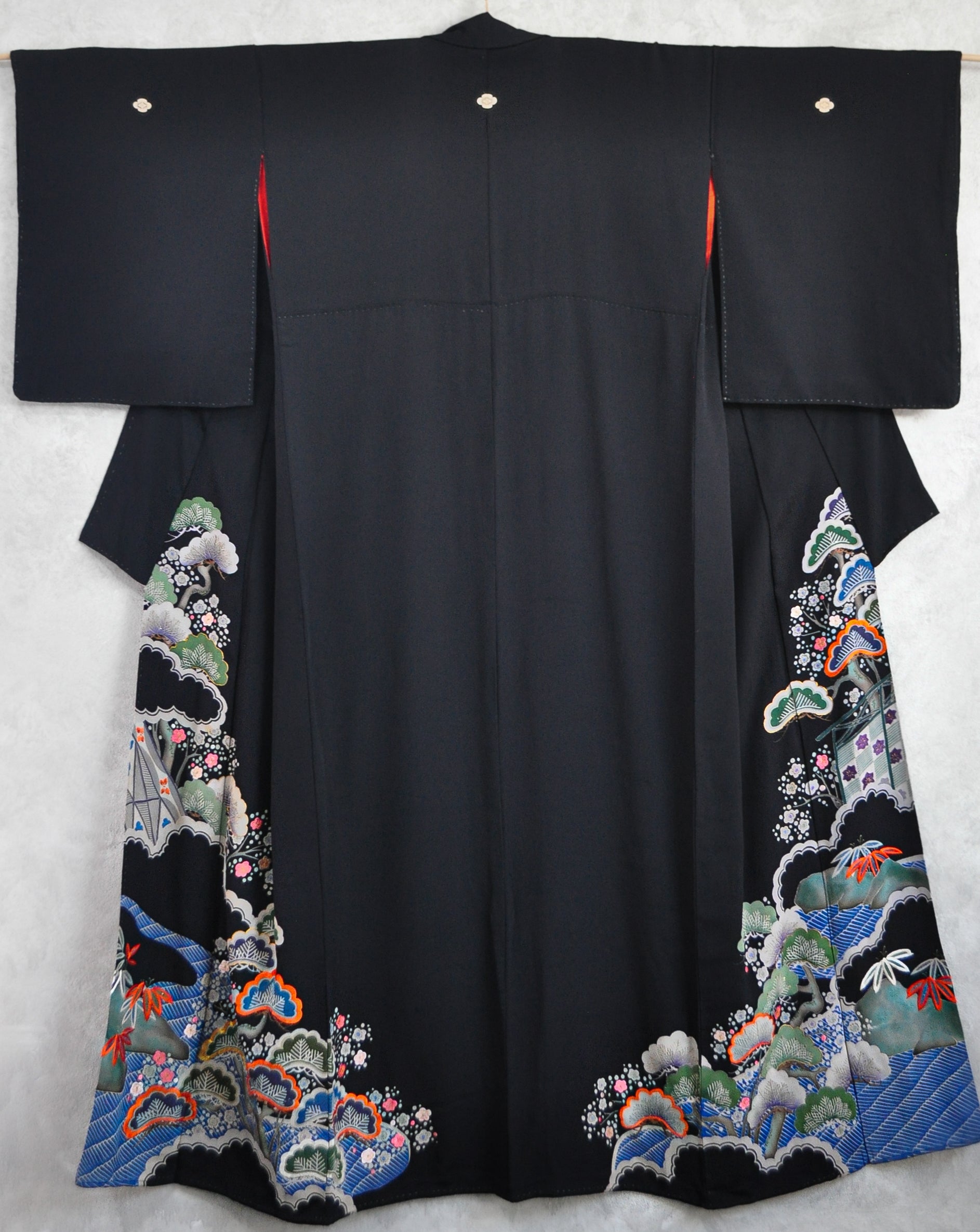 Three Friends of Winter 50s Semi Antique Kimono Robe