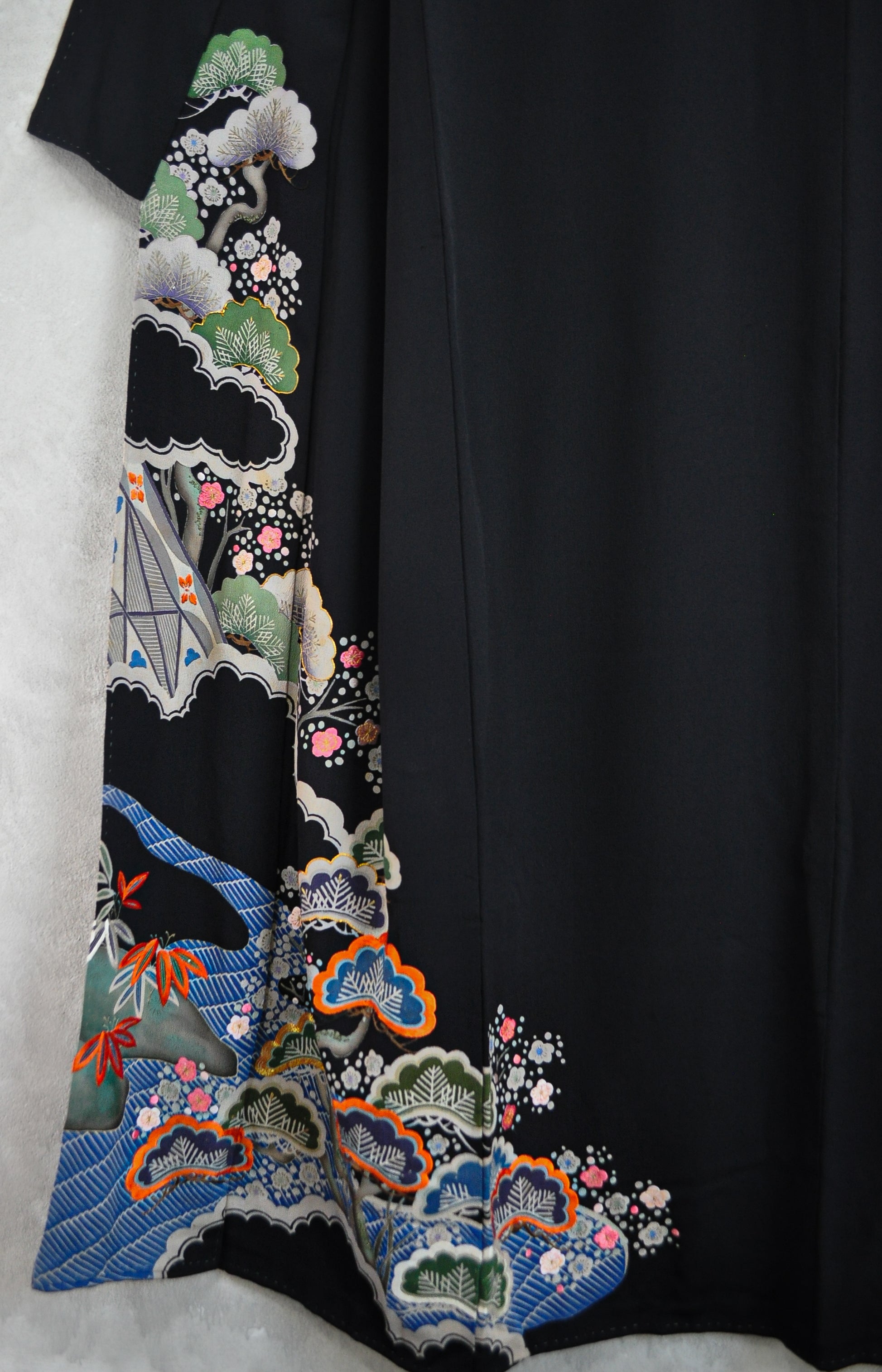 Three Friends of Winter 50s Semi Antique Kimono Robe
