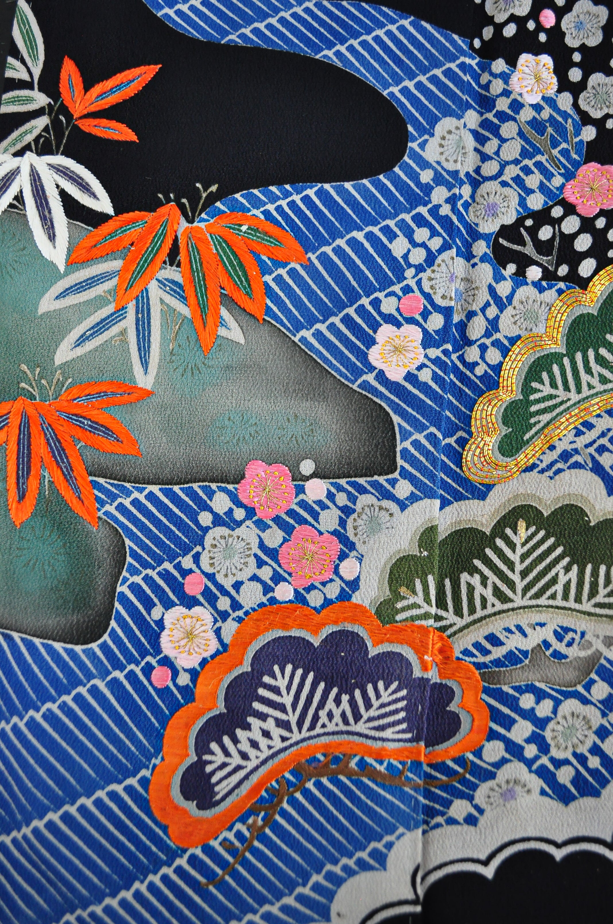 Three Friends of Winter 50s Semi Antique Kimono Robe