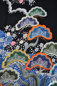 Three Friends of Winter 50s Semi Antique Kimono Robe