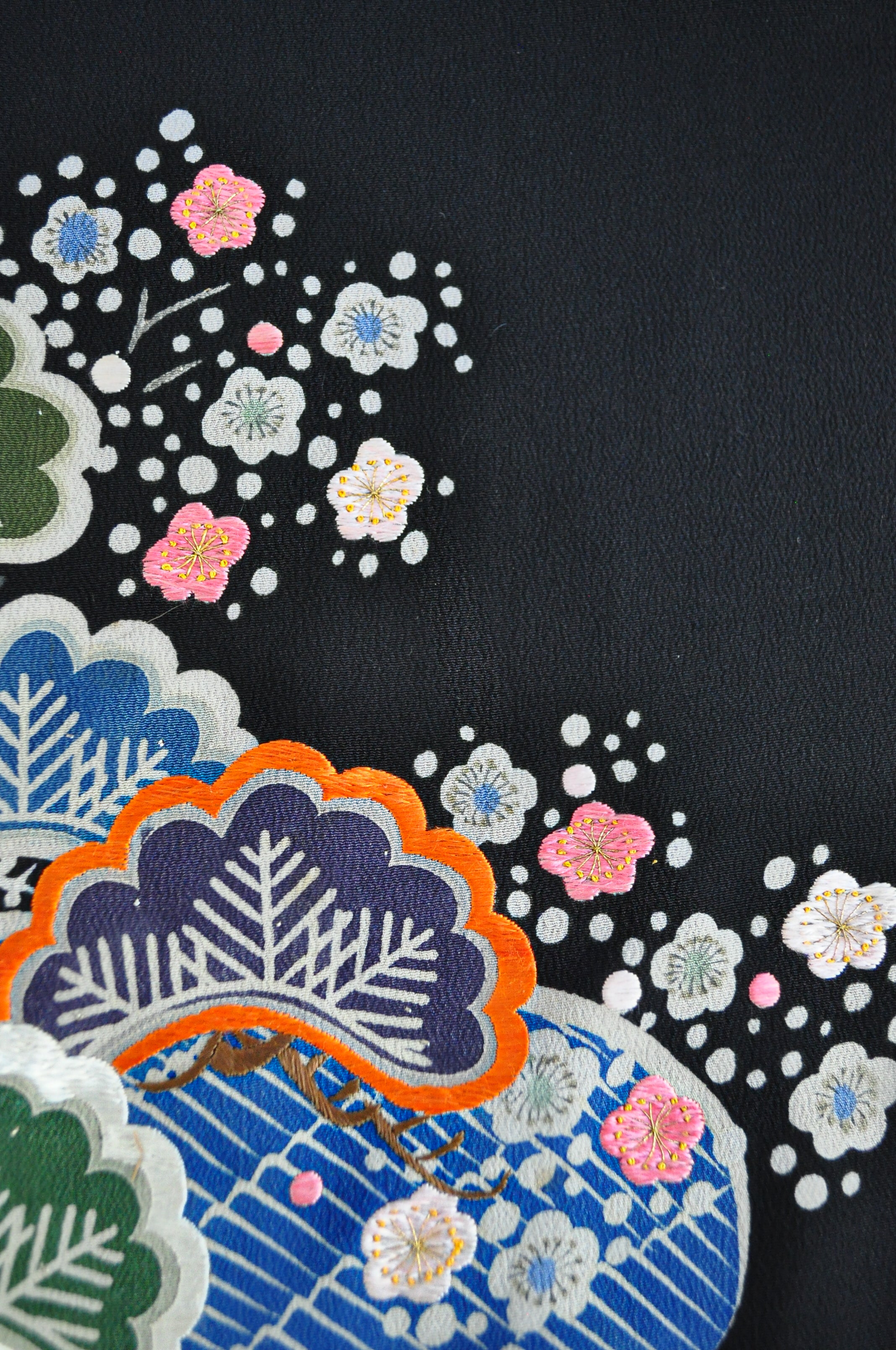 Three Friends of Winter 50s Semi Antique Kimono Robe